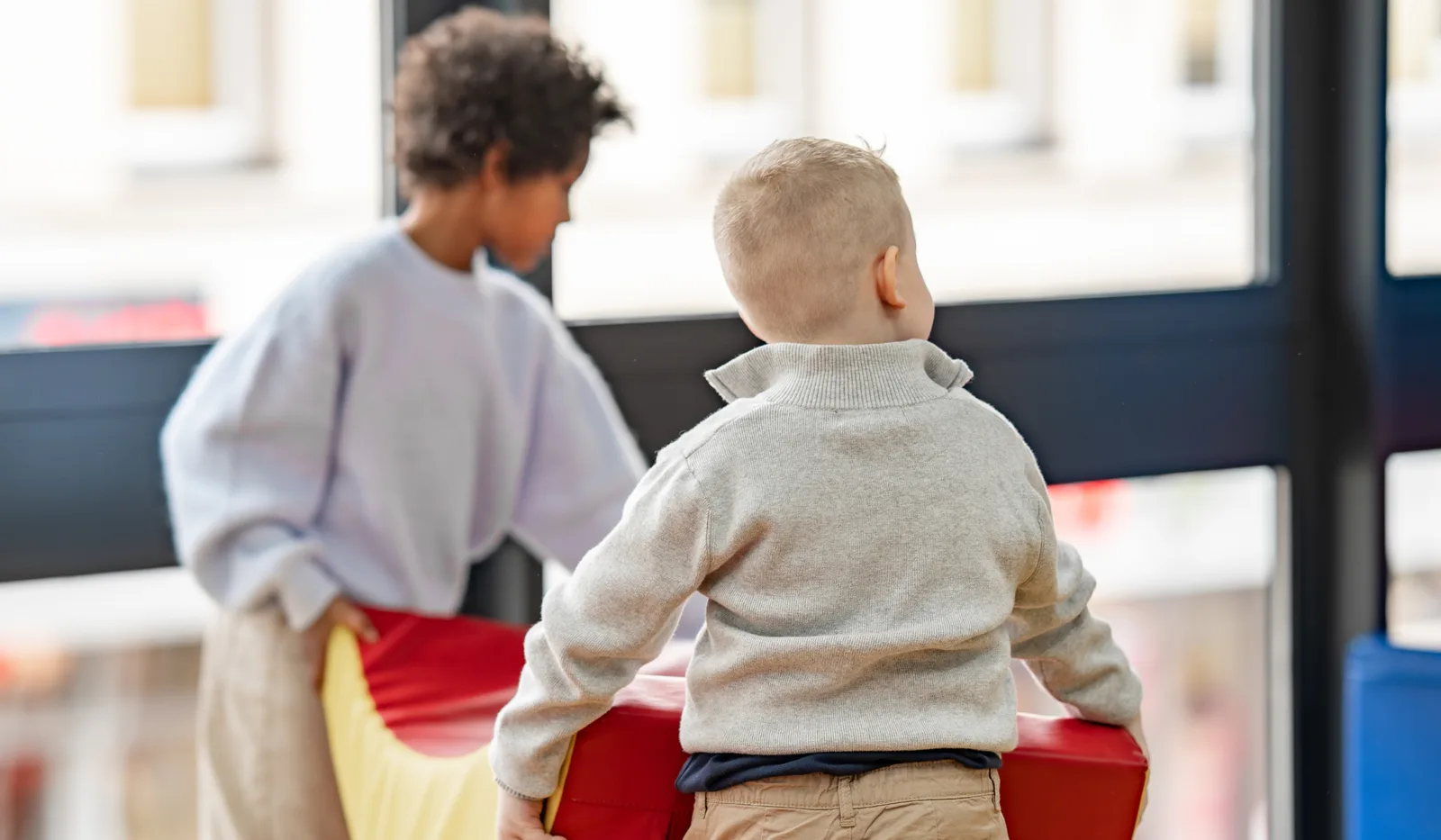 Zwei Kinder in der Therapie